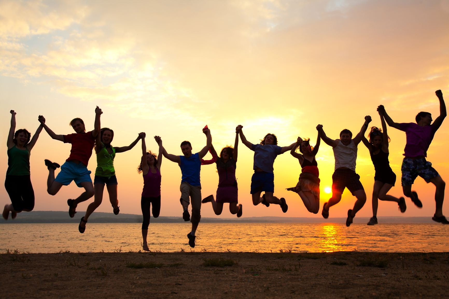 happy-group-of-friends-at-the-beach-thecity-church